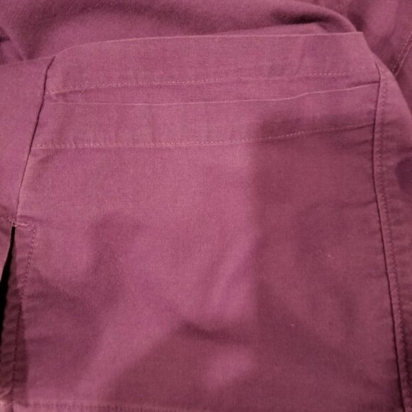 Crocs Size M Medical Apparel Purple Scrub Top Women's Buttons Logo Pockets - Picture 8 of 9